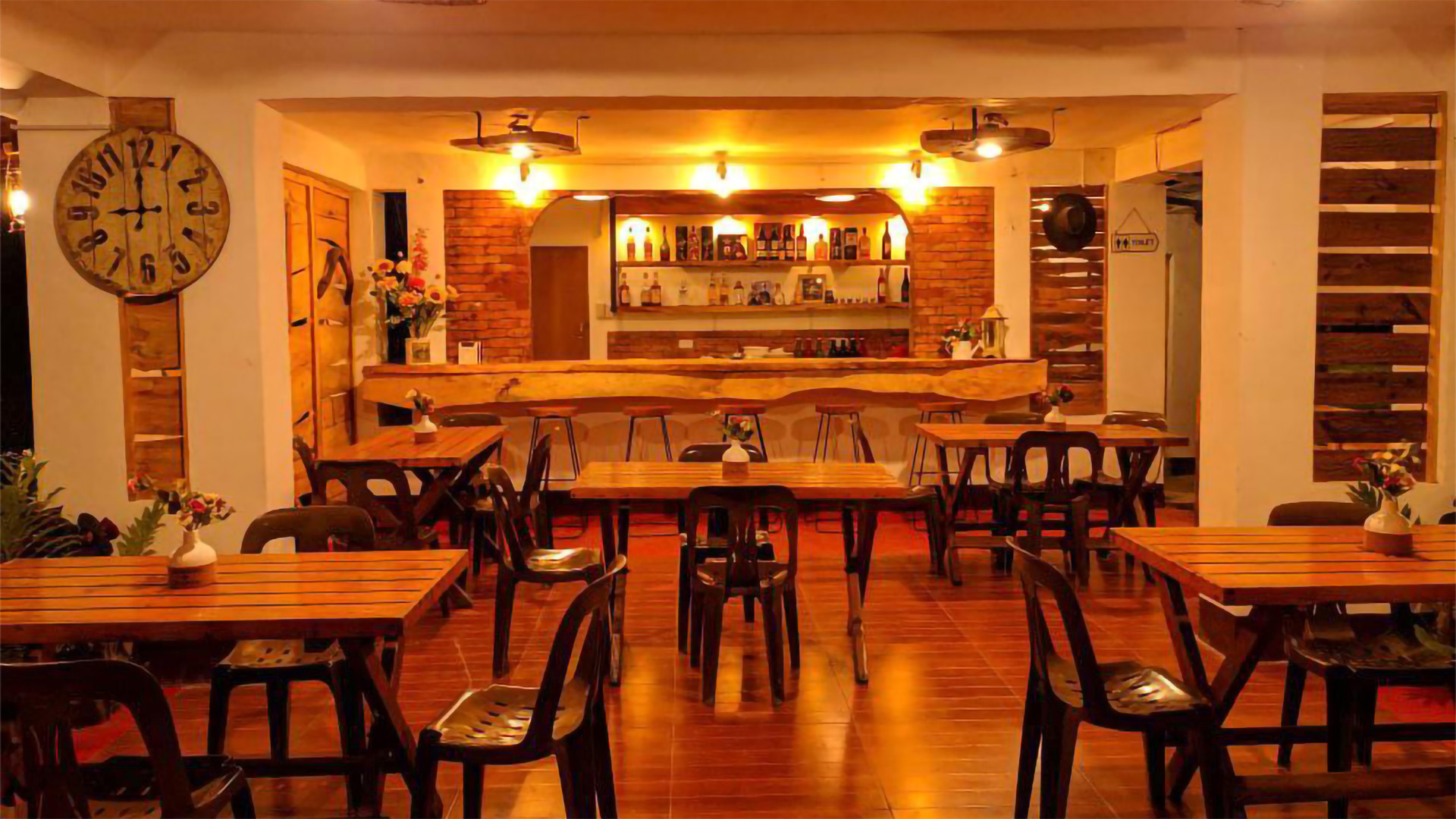 DonAugustos_Counter-Main Dining1