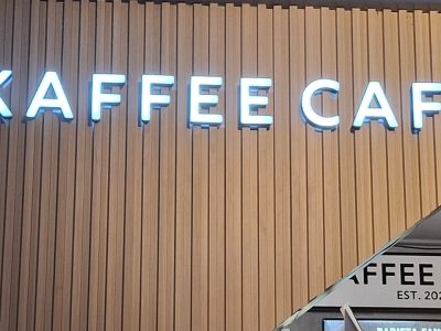 Kaffee-Cafe_Interior-Sign_Landscape